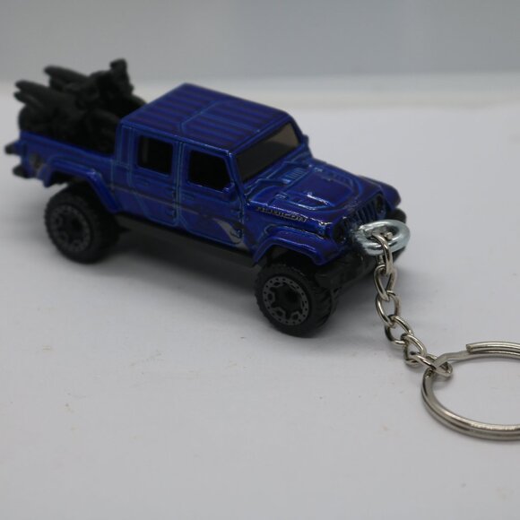 Hot Wheels 2020 blue Jeep Gladiator custom keychain - Picture 2 of 4